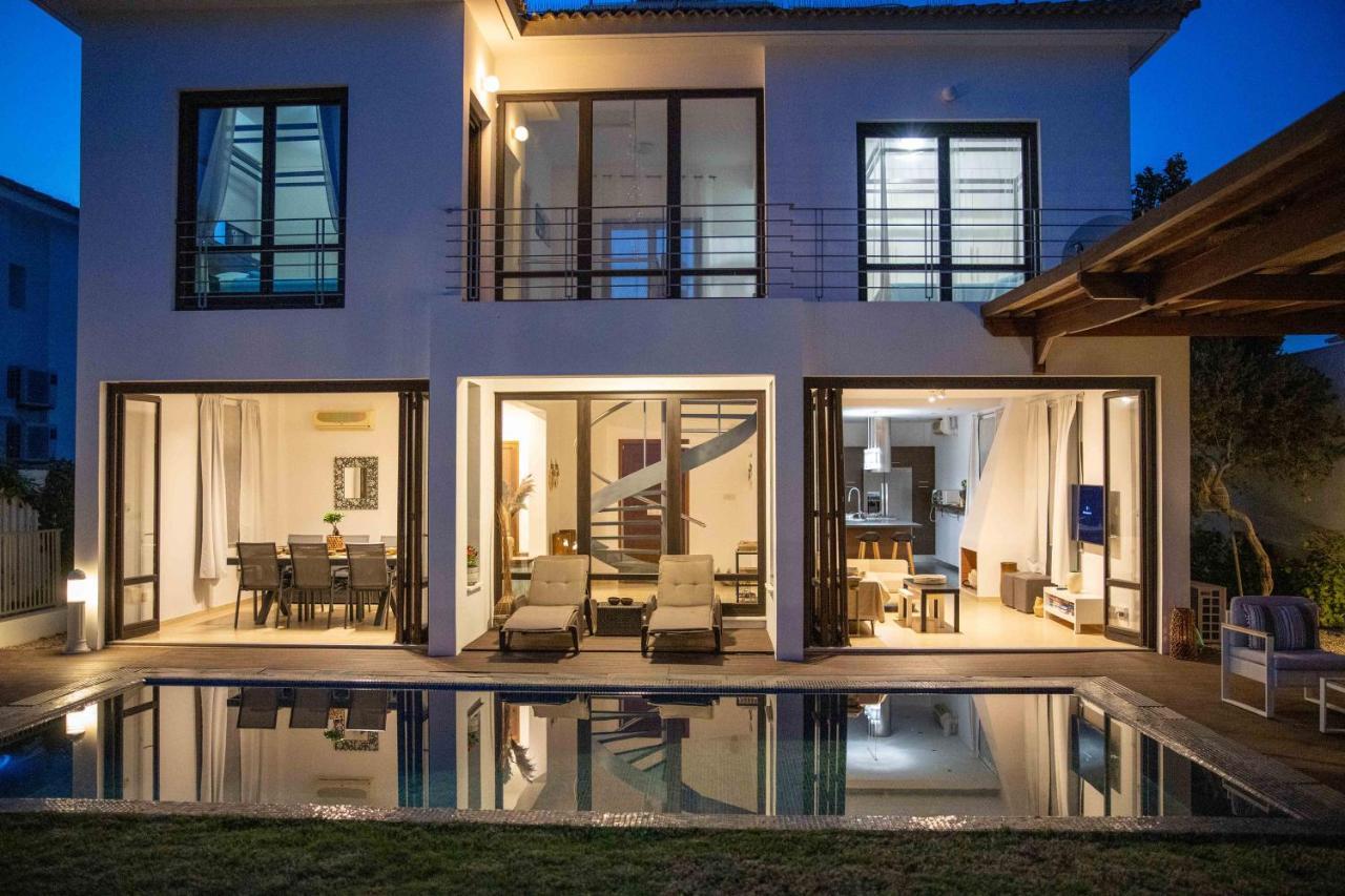 Balinese Vila Agia Napa Exterior foto